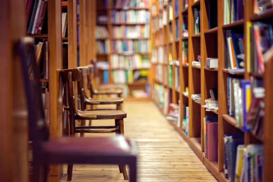 library-books-chairs